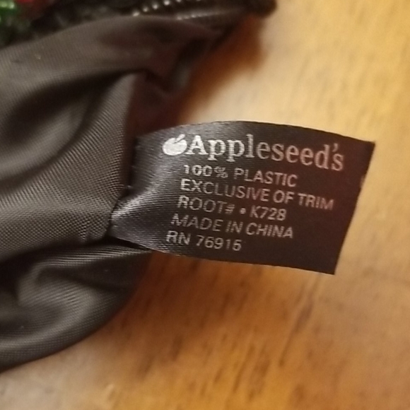 $5 Item MUST BUNDLE WITH 2 OTHER ITEMS  Tiny holiday wreath sequined bag - Picture 7 of 8